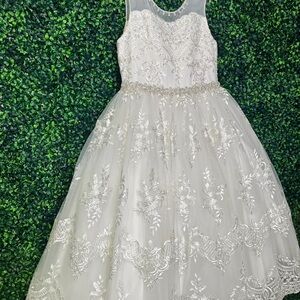 Elegant white lace communion or flower girl Dress